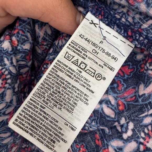 ⭐️3 for $15⭐️ Gap Floral Tank Top - Picture 4 of 4